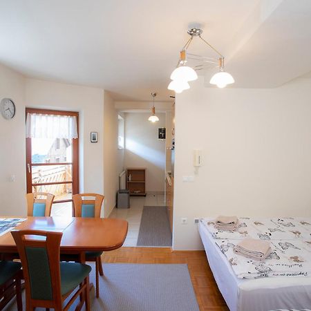 Apartment Tinka كْرانْيِسكا غورا الغرفة الصورة